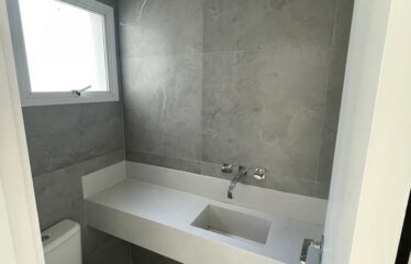 Casa moderna em associação de moradores com 177m2, design elegante e funcional