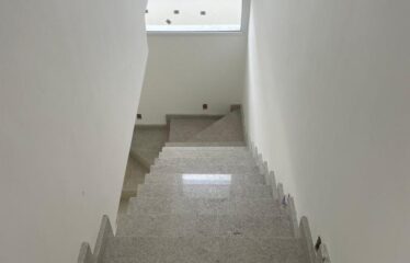 Casa moderna em associação de moradores com 177m2, design elegante e funcional