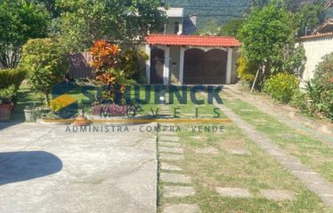 Casa Linear com Amplo Quintal e Anexo – Oportunidade Única!