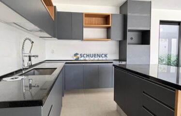 Casa Duplex em Camboinhas com piscina, varanda gourmet e 3 suítes.