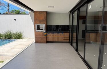 Casa Duplex em Camboinhas com piscina, varanda gourmet e 3 suítes.