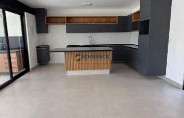 Casa Duplex em Camboinhas com piscina, varanda gourmet e 3 suítes.