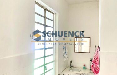 Casa com Quintal Amplo e Gramado, em Santo Antônio!