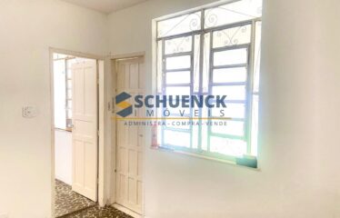 Casa com Quintal Amplo e Gramado, em Santo Antônio!