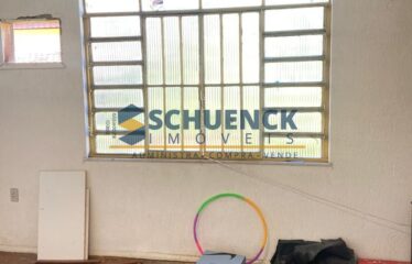 Casa com Quintal Amplo e Gramado, em Santo Antônio!