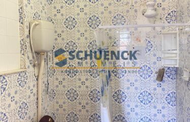 Casa com Quintal Amplo e Gramado, em Santo Antônio!