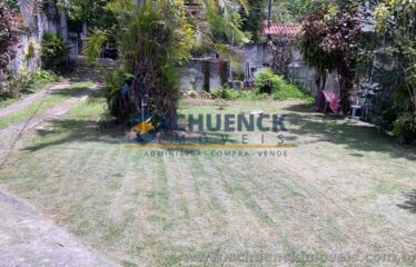 Casa com Quintal Amplo e Gramado, em Santo Antônio!