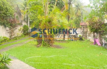 Casa com Quintal Amplo e Gramado, em Santo Antônio!