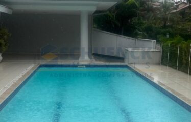 Oportunidade Única! Casa Linear de Esquina em Condomínio Fechado de Alto Padrão!