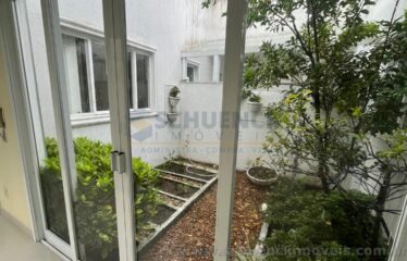 Oportunidade Única! Casa Linear de Esquina em Condomínio Fechado de Alto Padrão!