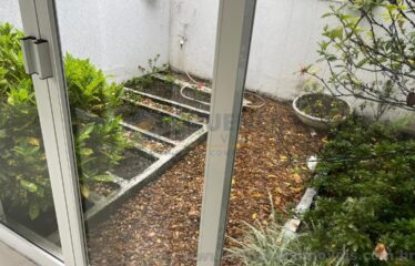 Oportunidade Única! Casa Linear de Esquina em Condomínio Fechado de Alto Padrão!