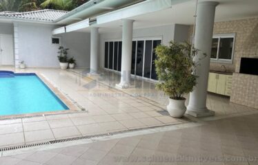 Oportunidade Única! Casa Linear de Esquina em Condomínio Fechado de Alto Padrão!