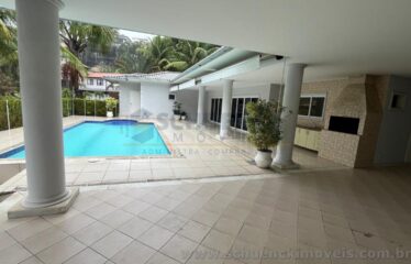 Oportunidade Única! Casa Linear de Esquina em Condomínio Fechado de Alto Padrão!