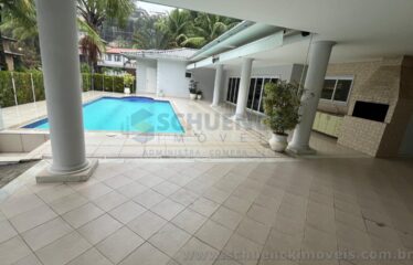 Oportunidade Única! Casa Linear de Esquina em Condomínio Fechado de Alto Padrão!