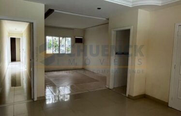 Oportunidade Única! Casa Linear de Esquina em Condomínio Fechado de Alto Padrão!