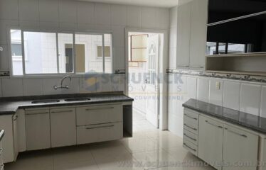 Oportunidade Única! Casa Linear de Esquina em Condomínio Fechado de Alto Padrão!