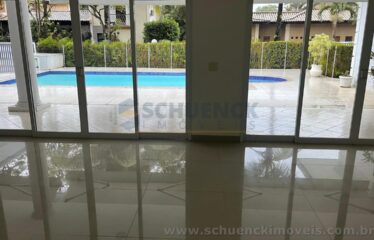 Oportunidade Única! Casa Linear de Esquina em Condomínio Fechado de Alto Padrão!