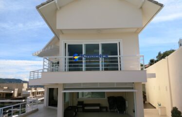 Excelente casa com ótima localização, de frente para o mar vista de todo Rio de Janeiro!
