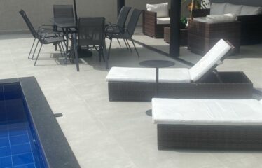 CASA DUPLEX COM LAZER COMPLETO – CONFORTO E SOFISTICAÇÃO! SC0702