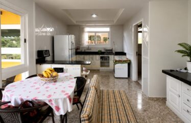 VIVA O MELHOR DE CAMBOINHAS! CASA COM 4 QUARTOS – SC0705