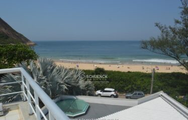 Maravilhosa mansão na Praia de Itacoatiara, Frente ao Mar! SC0495